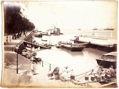 2025年吉藏纸杂文献秋季专场拍卖会 - 清代汉口码头蛋白照一张 28.2×22.3cm