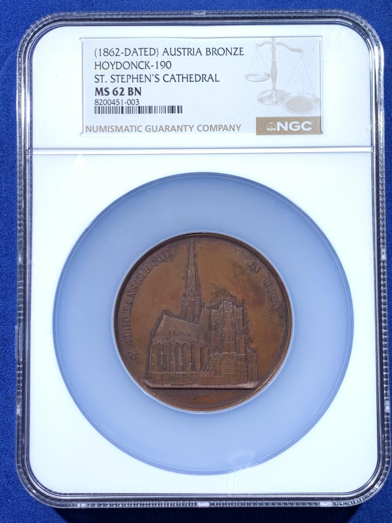 《竞宝斋》第436场 周日，周一2场连拍 （全场包邮） NGC MS62BN 奥地利古典大铜章，维也纳圣斯特凡大教堂，大师Wiener名誉作品。1862年古董原版，60mm，欧洲著名教堂系列，Wiener手雕章精品，细节刻画极其惊叹，实物精美！加大加厚盒。