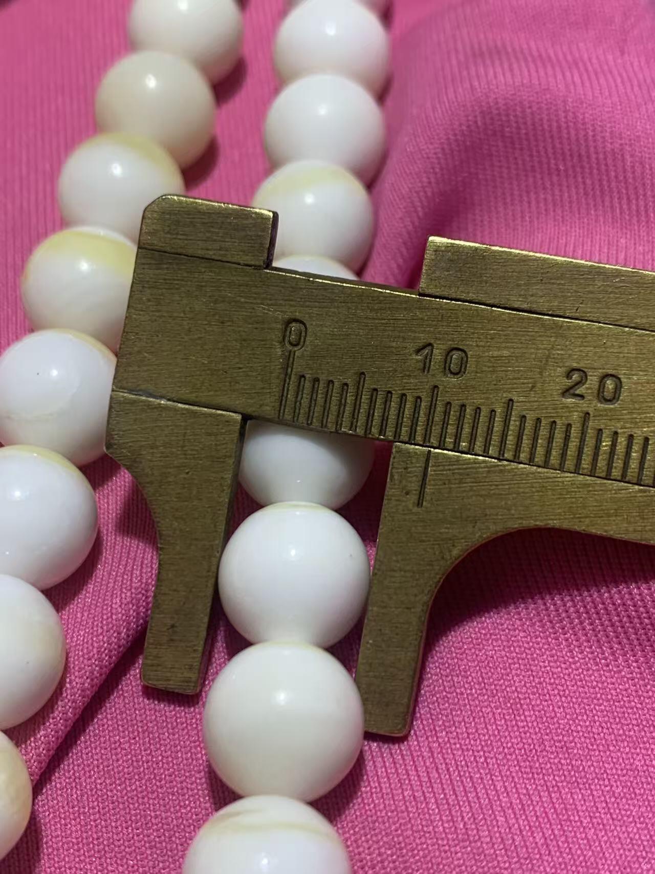 深海奶白飘黄金丝贝化玉108手串一条，