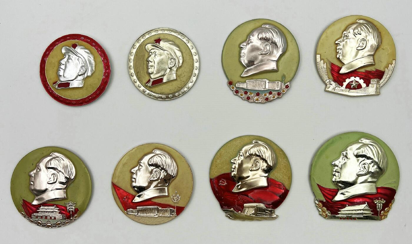 2025年伟人像章秋季专场拍卖会 夜光章 黄、绿底色 侧面像 天安门 人民大会堂 南湖小船 齿轮 八枚 直径4.83cm-直径5.87cm