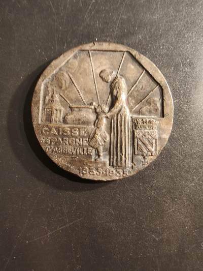 老王徽章第162期 -  法国阿布维尔储蓄银行成立100周年镀银大铜章     直径50mm.    重量57.7g