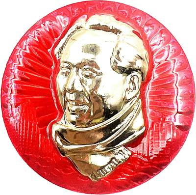 2025年伟人像章秋季专场拍卖会 - 1969年5月上海警备区 红底金像 圆形 伟人围脖微笑像（南京路地标版） 带“拒腐蚀永不沾”标语 一枚 直径4.62cm