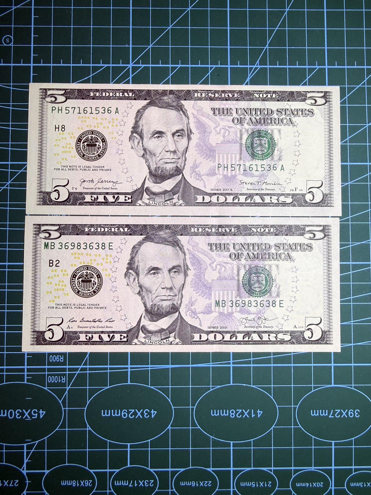 【炜奕收藏】，第五十期 美国5美元两张，UNC-/UNC品相，包含一张无47