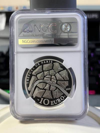 法国2019年埃菲尔铁塔130周年镀金镀铑银币NGC-PF70无盒无证书，金属:900银镀金镀铑，重量:22.2克，直径：37毫米发行：3000枚