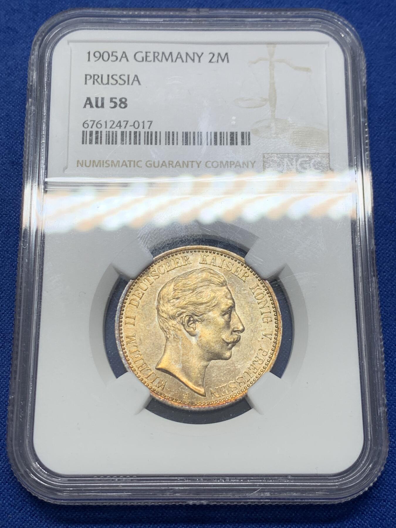 《竞宝斋》第436场 周日，周一2场连拍 （全场包邮） NGC AU58 德国普鲁士1905年威廉二世2马克 正面炫目金色包浆 仿佛镀金