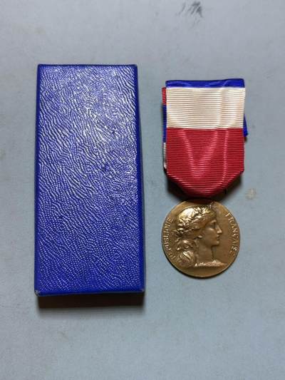 盛世勋华——号角文化勋章邮票专场拍卖第287期 - 法国劳动荣誉奖章 带原盒