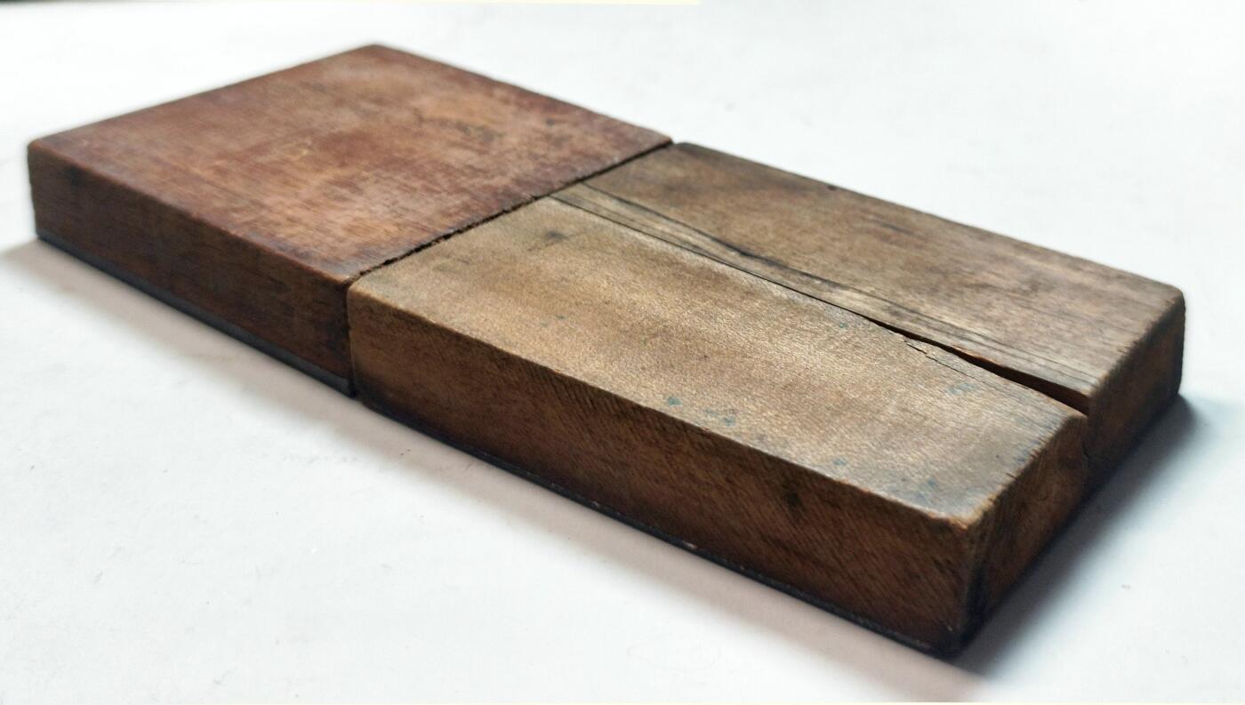 2025年吉藏纸杂文献秋季专场拍卖会 民国时期彩票印版一组两块 (原色)：9.1×10×2.3cm;
(有色):9.5×11×2.4cm