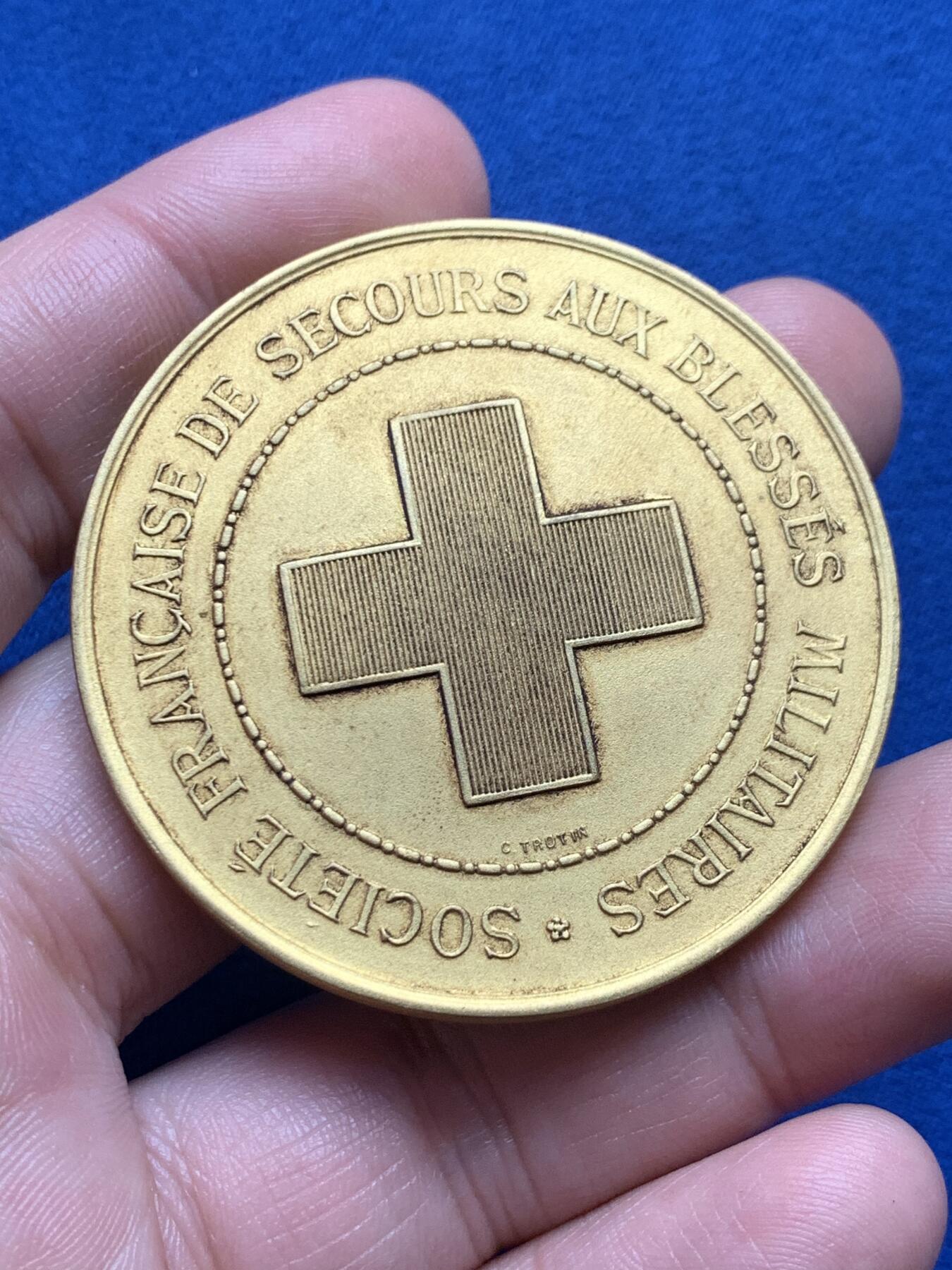 《竞宝斋》第436场 周日，周一2场连拍 （全场包邮） 法兰西军人伤员救助协会镀金铜章 55.25克 50mm 带盒