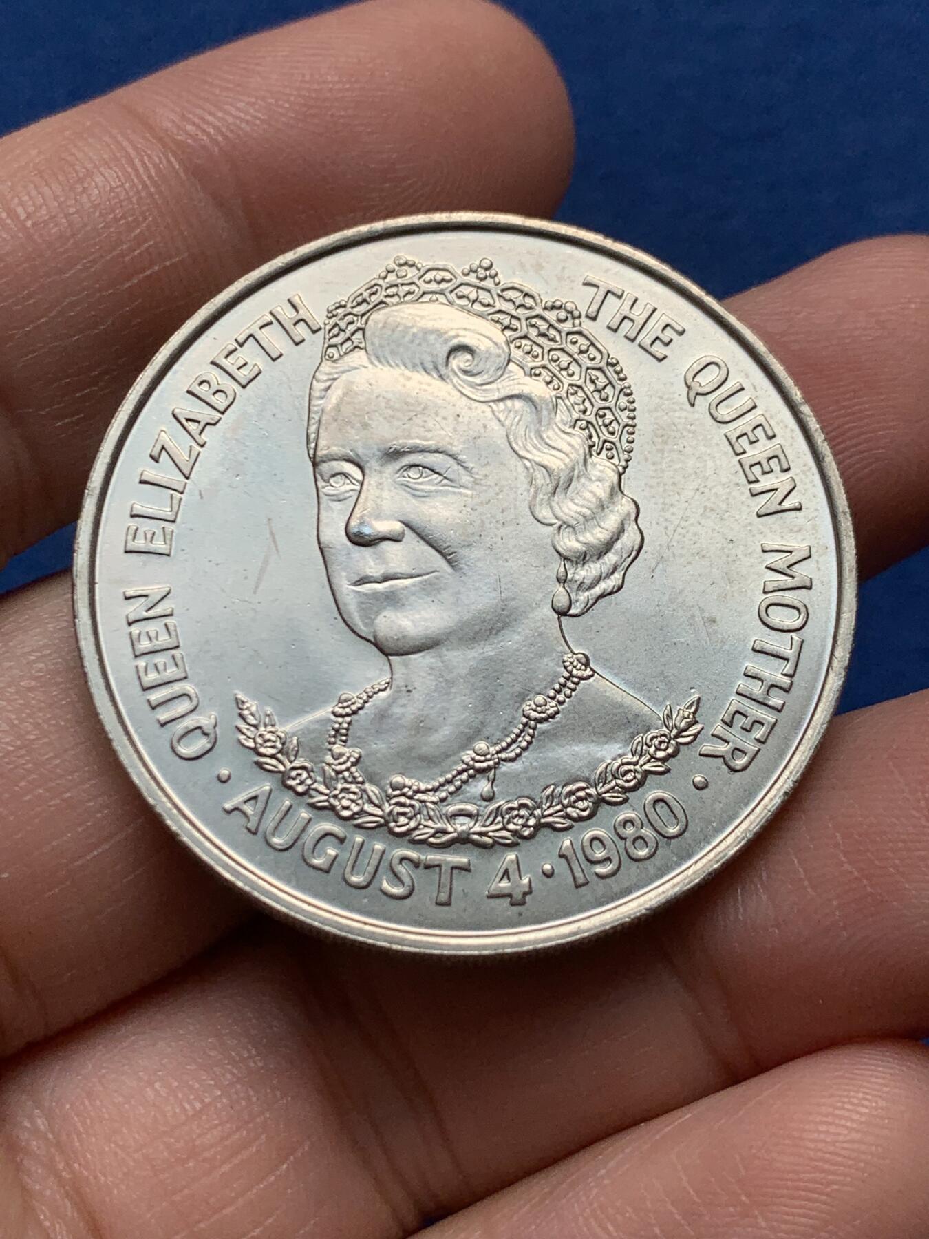 《竞宝斋》第436场 周日，周一2场连拍 （全场包邮） 英国1980年伊丽莎白二世80岁生日25便士纪念币 状态不错 38.5mm