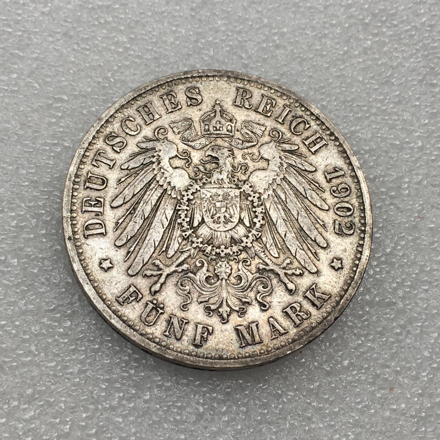 世界钱币专场拍卖 每周二开拍