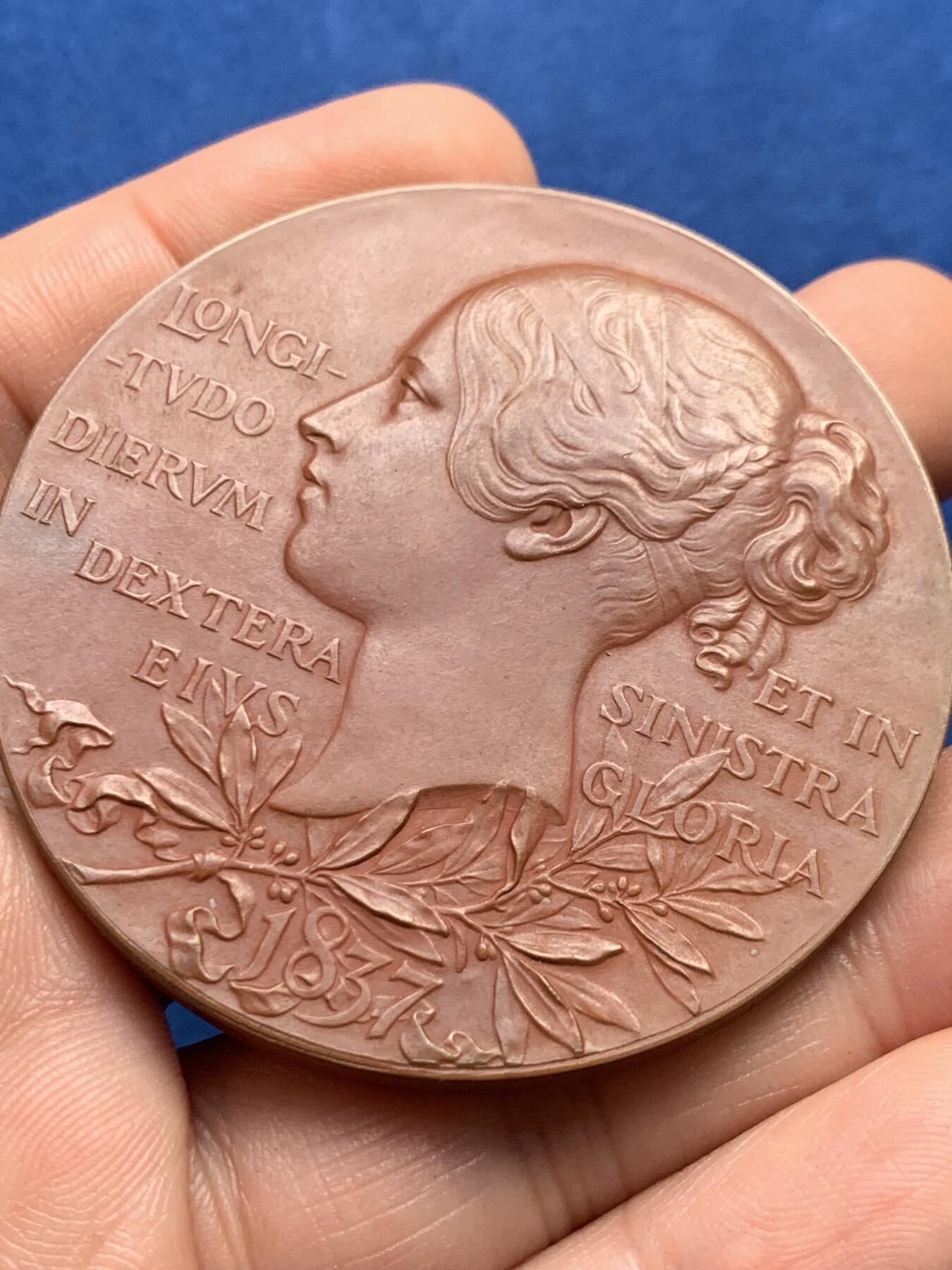 《竞宝斋》第436场 周日，周一2场连拍 （全场包邮） 英国维多利亚登基60周年大铜章 77克 55.2mm 带原盒