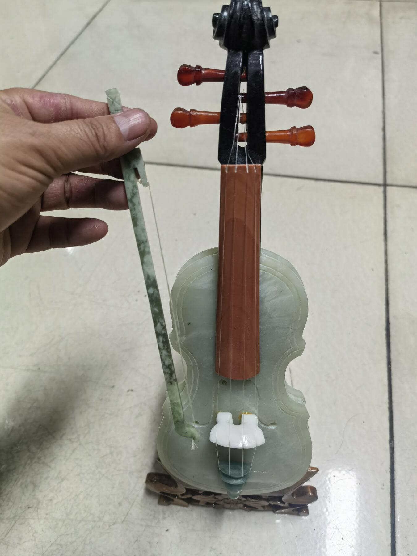 玉雕大师作品小提琴玉石摆件手工作品原盒