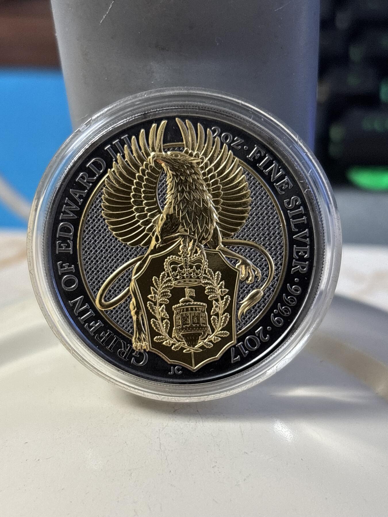 第181期拍卖 英国2017年女王神兽系列格里芬2盎司钌化镀金银币，999银钌化镀金，发行250枚