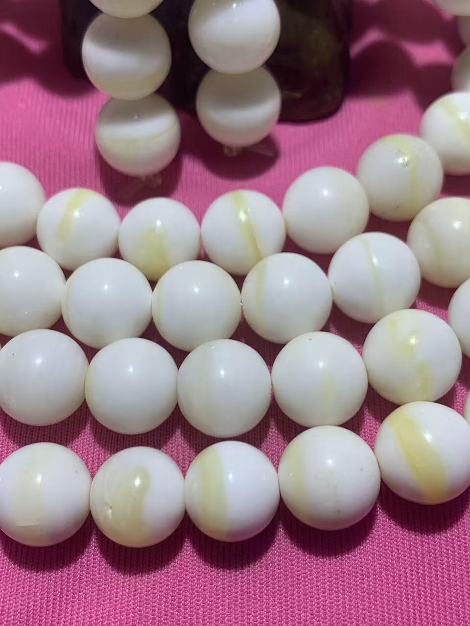 深海奶白飘黄金丝贝化玉108手串一条，