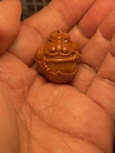 大佬都在看的苏工核雕捡漏价 - 福利苏工核雕，纯手工雕刻，铁核吞金兽，个性十足，等待有缘人，市场无同款，尺寸2。55x2.8喜欢的来