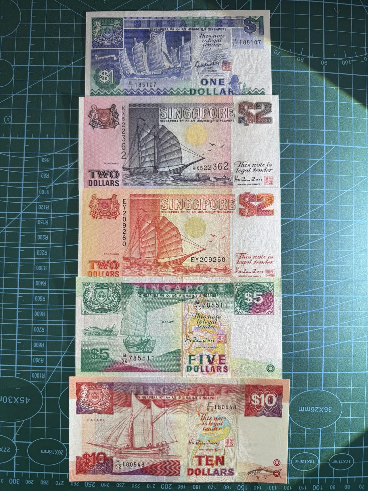 【炜奕收藏】，第五十期 新加坡船版1-10元共5张，UNC品相，包含多张无47，5元右下角有轻微荧光