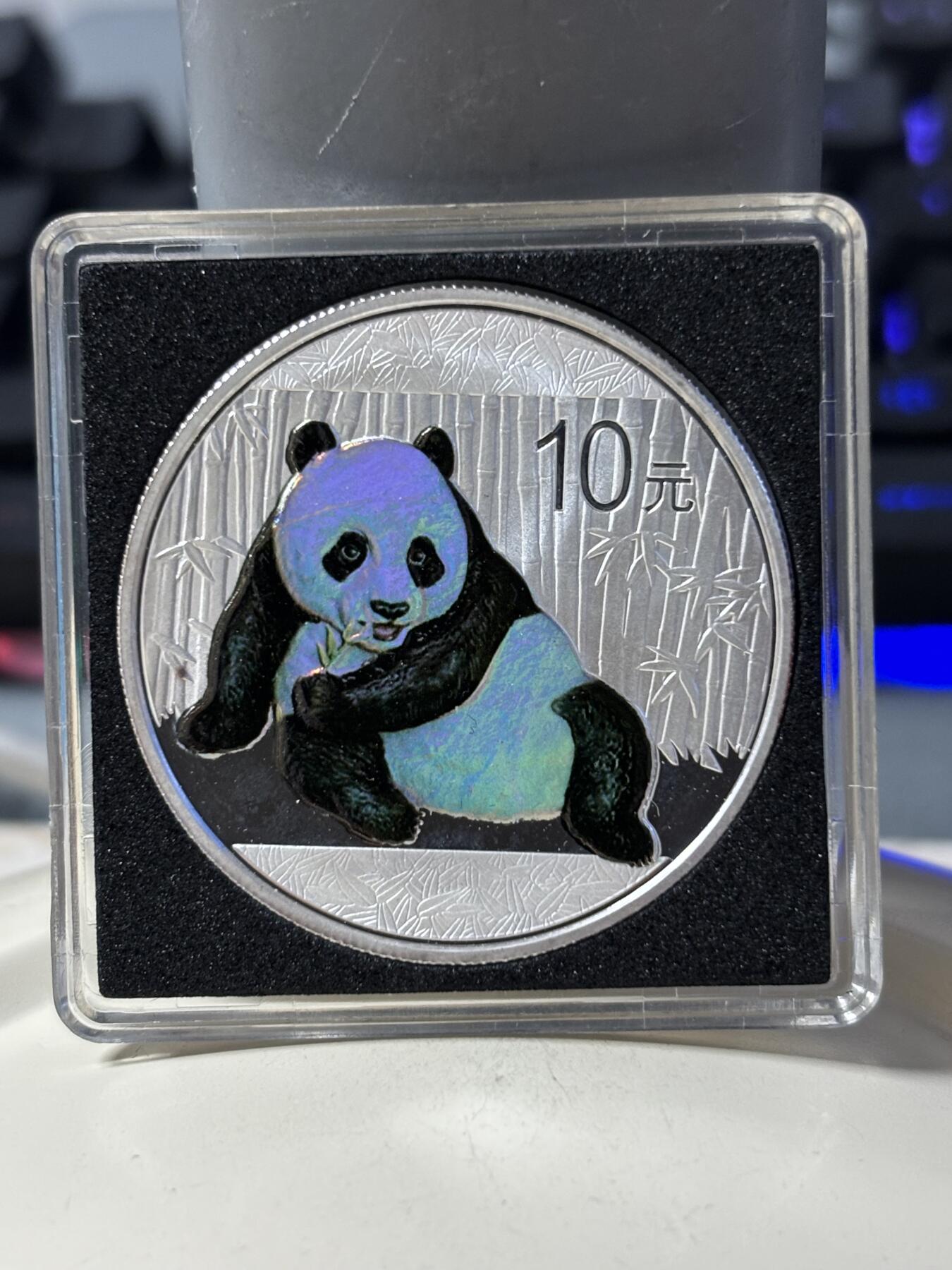 第181期拍卖 中国2015年熊猫1盎司幻彩纪念银币带盒证书，999银，发行1000枚