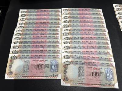 《外钞收藏家》第五百八十三期（精选场）（本期拍品丰富）（本平台长期征集拍品、欢迎藏友们联系合作） - 印度100卢比 25张连号 有针孔 角不绝 有几张有黄斑 品相如图