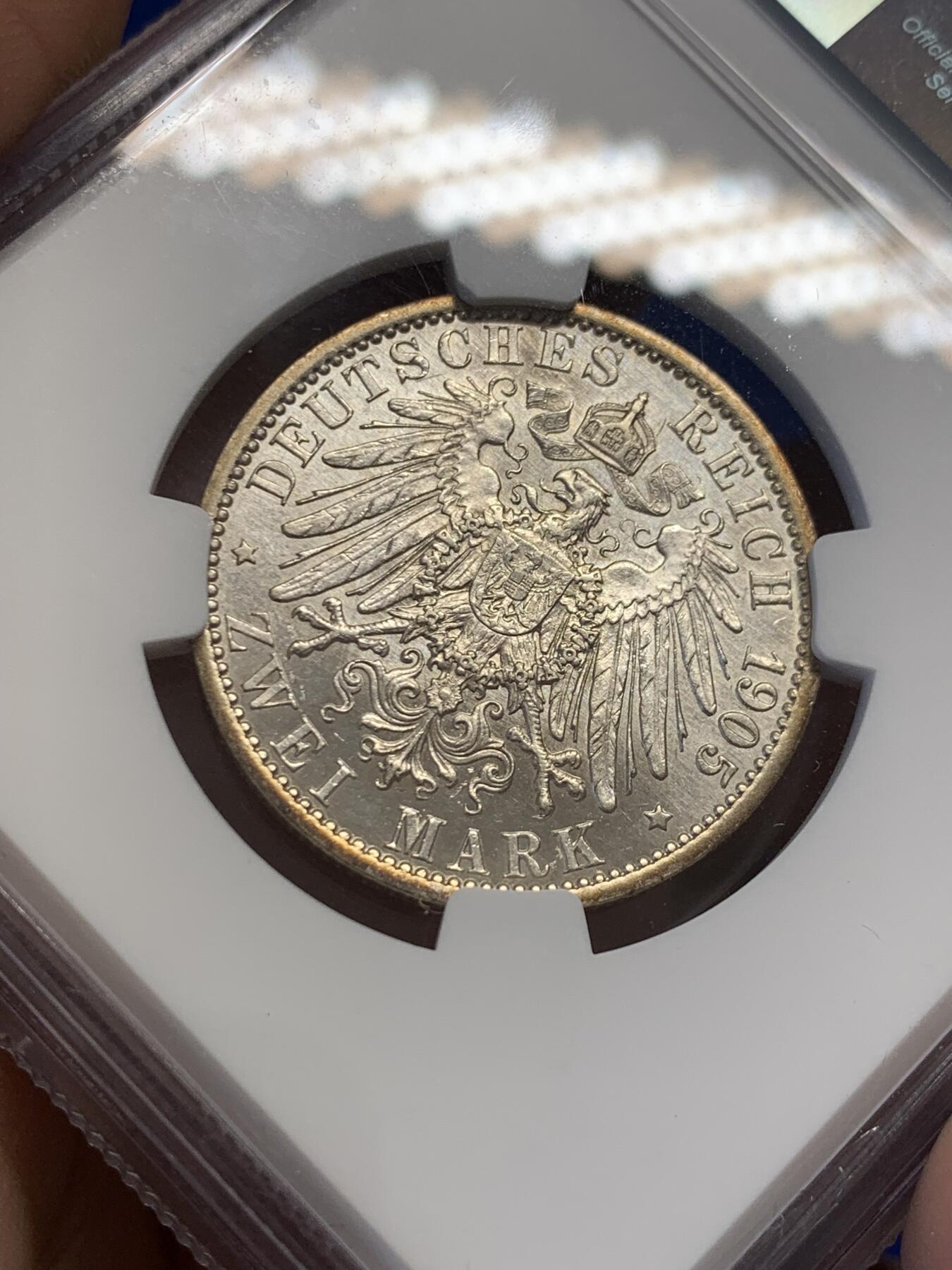 《竞宝斋》第436场 周日，周一2场连拍 （全场包邮） NGC AU58 德国普鲁士1905年威廉二世2马克 正面炫目金色包浆 仿佛镀金