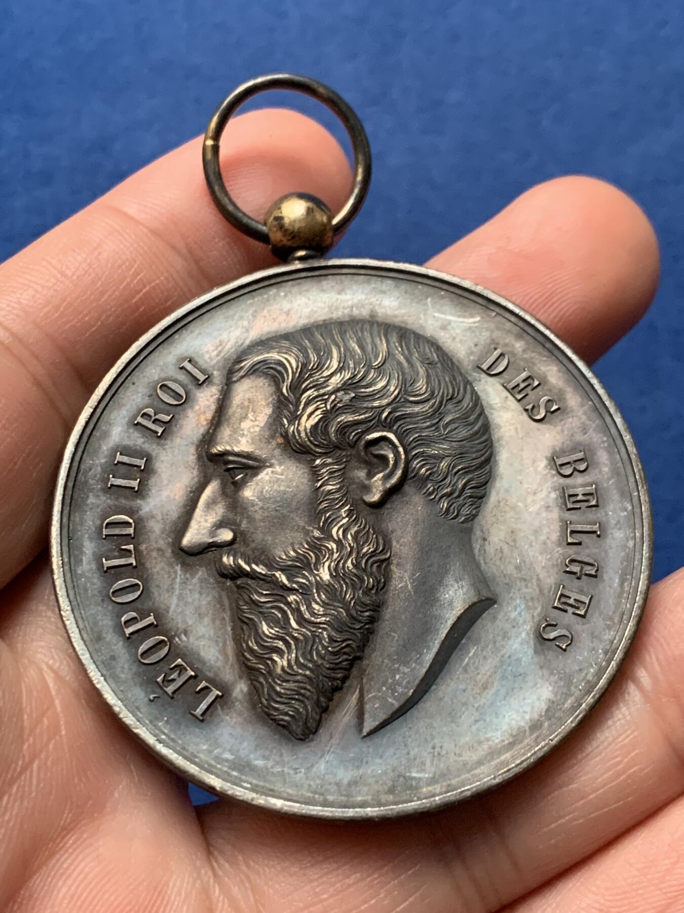 《竞宝斋》第436场 周日，周一2场连拍 （全场包邮） 比利时利奥波德二世荣誉勋章 银章 40.7克 50.3mm