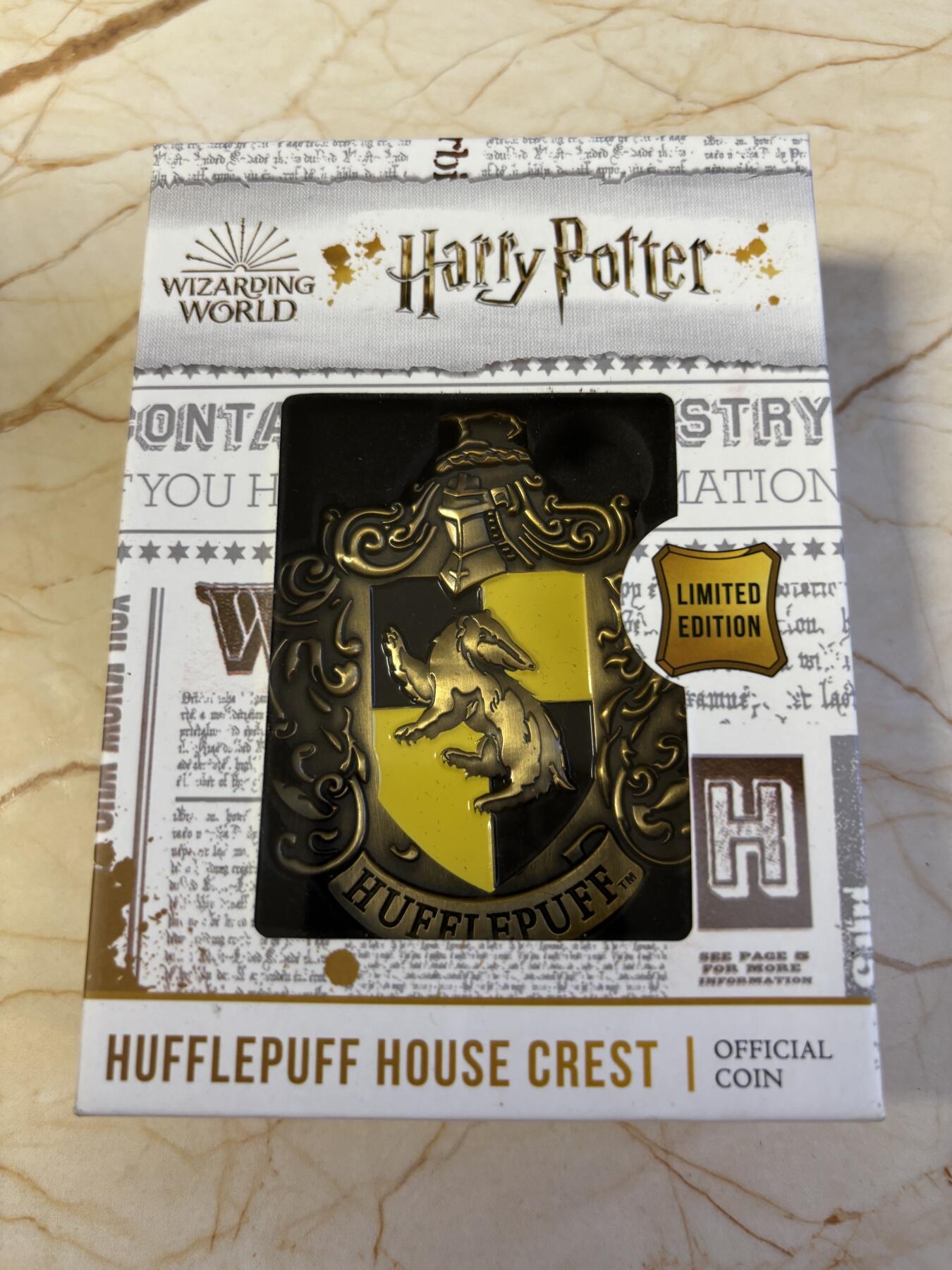 第181期拍卖 库克2021年哈利波特徽章赫奇帕奇徽章异形彩铜币