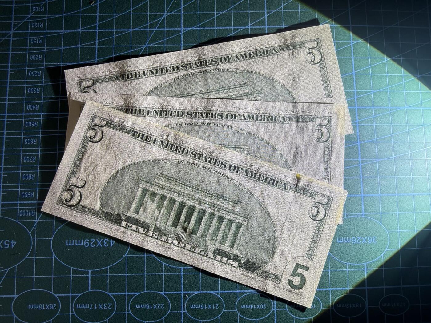 【炜奕收藏】，第五十期 1999-2003美国5美元共三张，UNC品相，包含两张补号