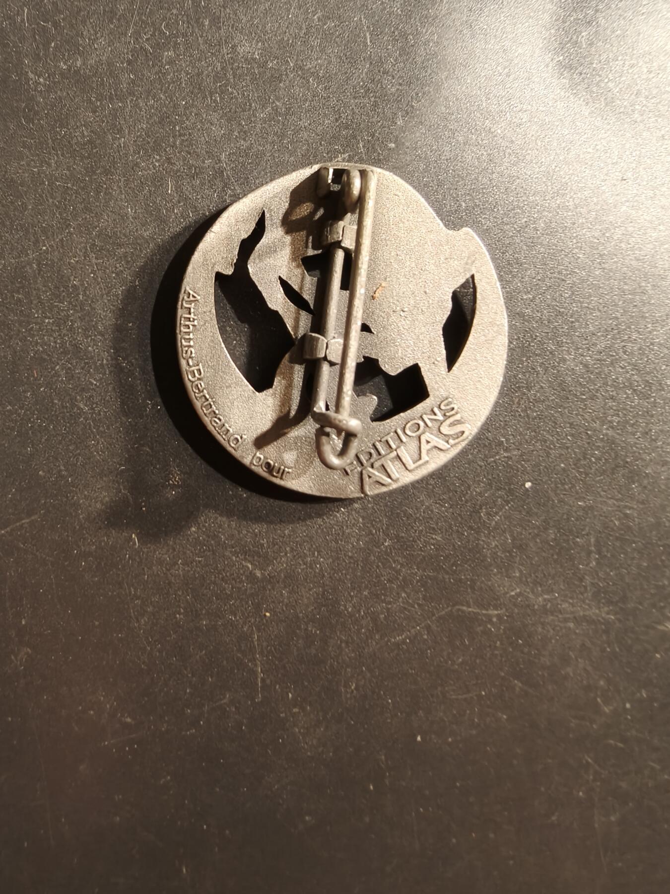 老王徽章第162期  法国第三祖阿夫团证章    祖阿夫兵是法国军队中的一类轻步兵团，主要在法属北非服役，服役时间为1830年至1962年。  第三祖阿夫团在第一次世界大战中表现出色，因其在凡尔登战役中的英勇表现而闻名。 