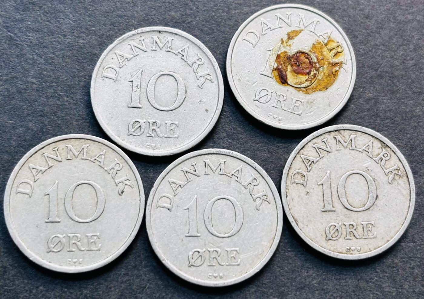 文馨钱币收藏第 280 场， 长期接收代拍品 少见 1956-1958 年丹麦佛雷德里克九世时期 第二版 10 欧尔 5 枚，包含 3 枚首发