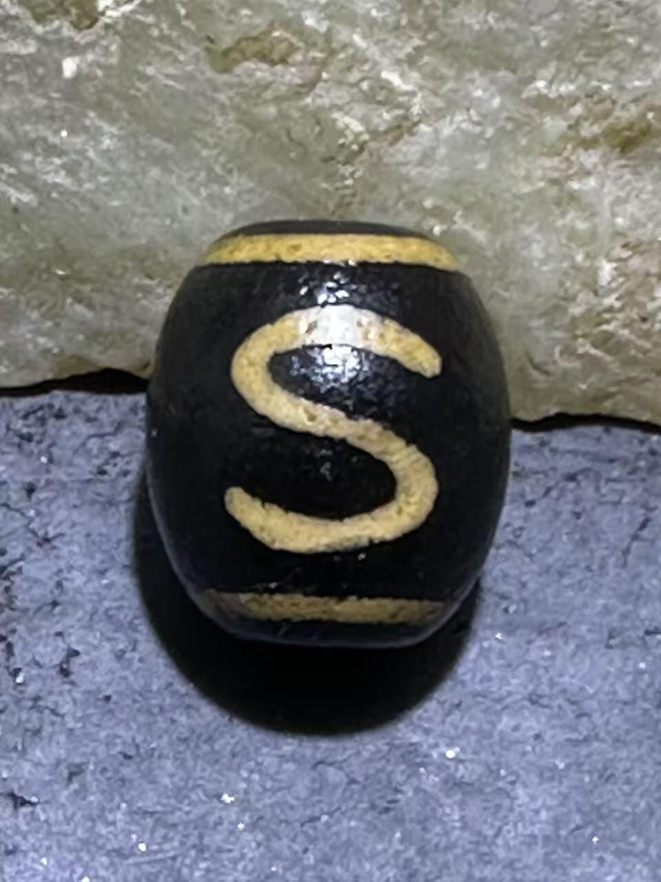 仅此一颗，精品藏传金钱钩玛瑙天珠一颗