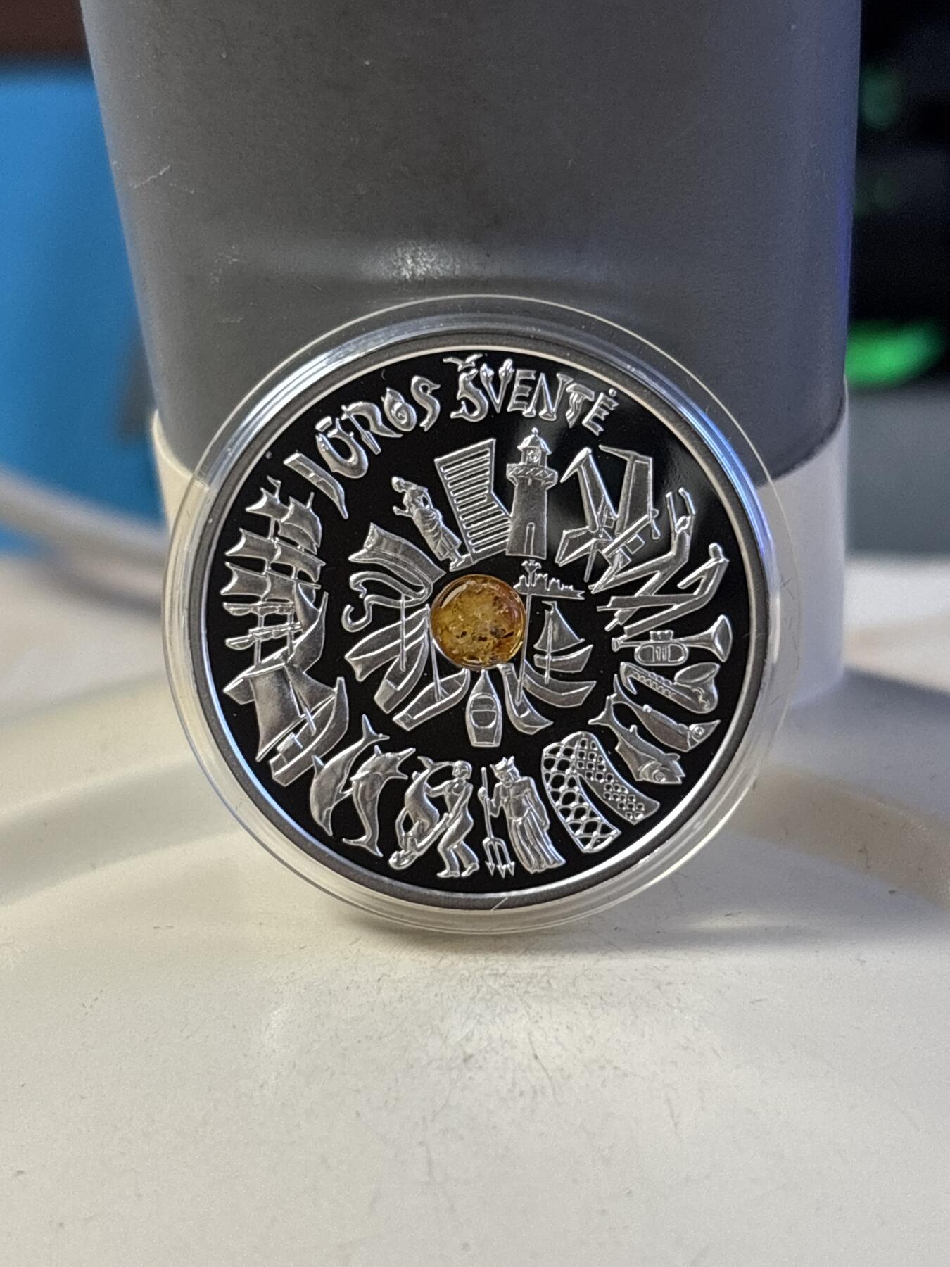 第181期拍卖 立陶宛2021年传统庆典系列3镶嵌琥珀精制银币，925银，12.44克，发行2500枚