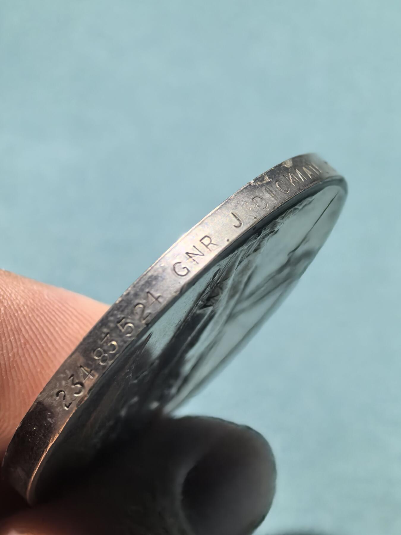 盛世勋华——号角文化勋章邮票专场拍卖第287期 英国常规服役奖章 伊丽莎白二世版 带马来亚条 带边铭 授予英国皇家炮兵队，马来亚条授予 1945-1960年期间镇压马共的英军 少见战斗人员条