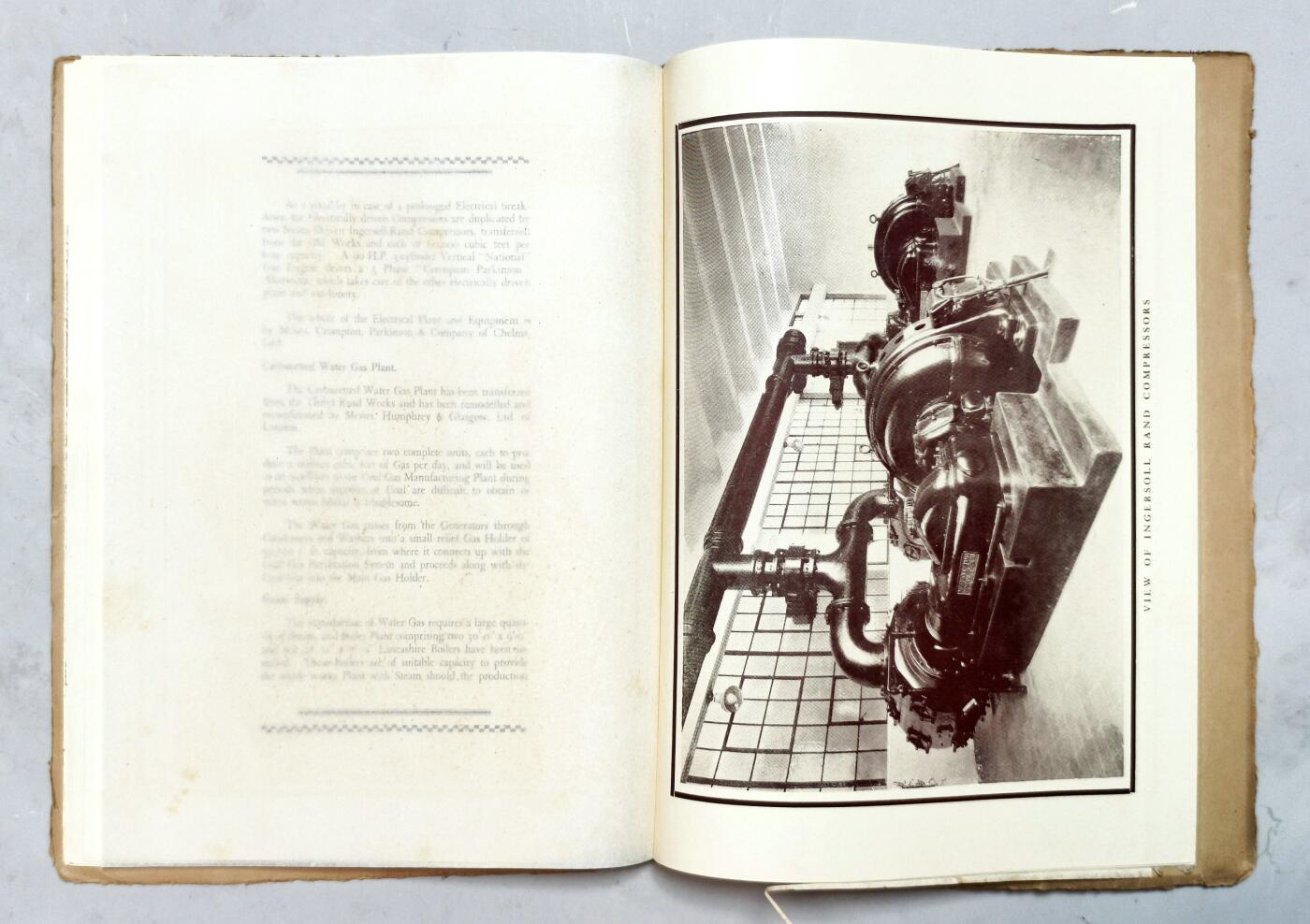 2025年吉藏纸杂文献秋季专场拍卖会 民国二十三年（1934年）英商上海煤气股份有限公司杨树浦煤气厂正式落成典礼英文纪念册一册（内有大量影像资料，如厂区、厂房、机器、设计图等）。 22×28×0.1cm