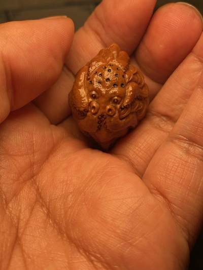 大佬都在看的苏工核雕捡漏价 - 福利老苏工核雕，纯手工雕刻抓钱，才高八斗，八方来财，个性十足，等待有缘人，市场无同款，大尺寸2。6x3.3