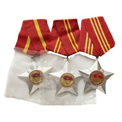 熹将军2025年秋冬小拍13 总54期 - 越南光荣勋章123级全套 1级为苏挂版 2-3级为早期越南自产版