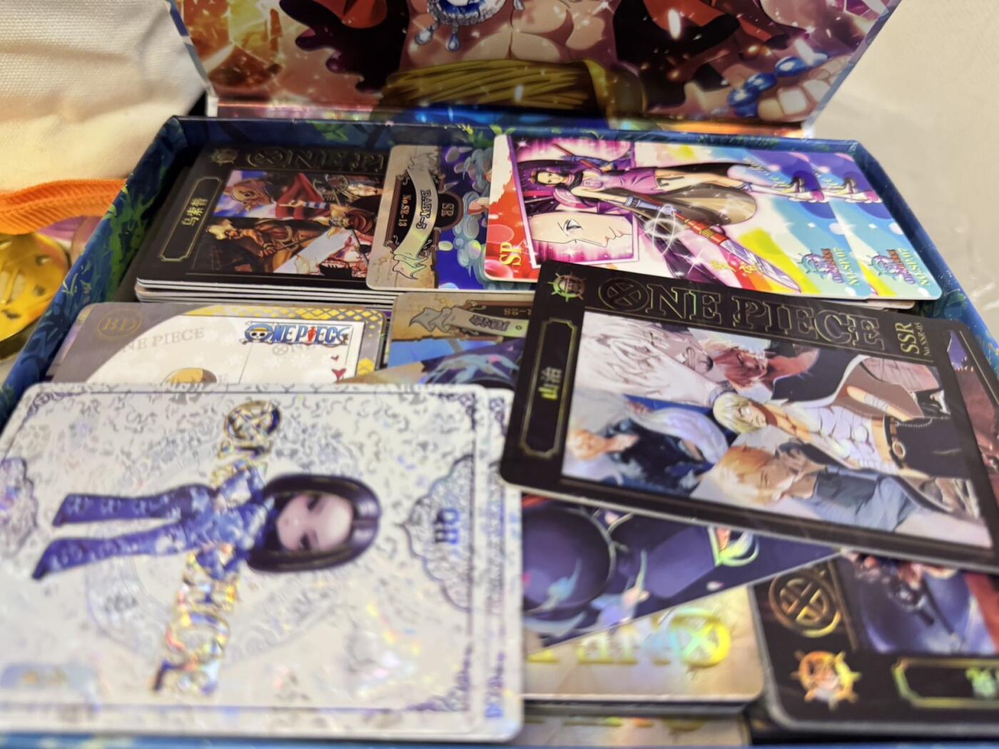 秋萤阁第30期 (11月11日周二晚上21点截拍，欢迎竞拍)  海贼王混池卡 不挑 一整盒 2-3斤