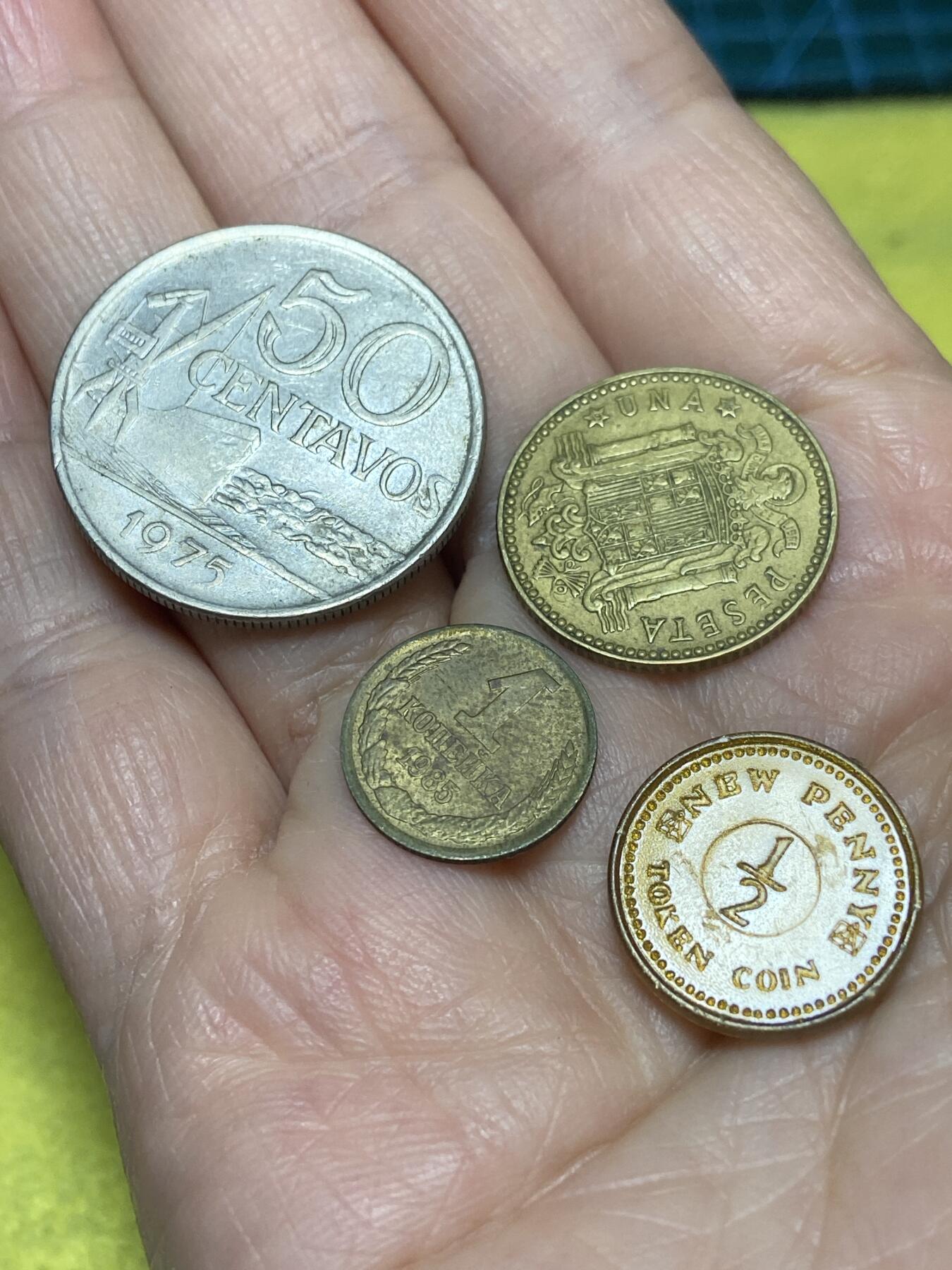 2025年第一百二十六场(总第一百五十二场）外国好品散币(免佣金) 各国散币4枚：巴西🇧🇷1975年50，西班牙🇪🇸1975年1比塞塔，苏联1985年1戈比，1/2便士教具代币