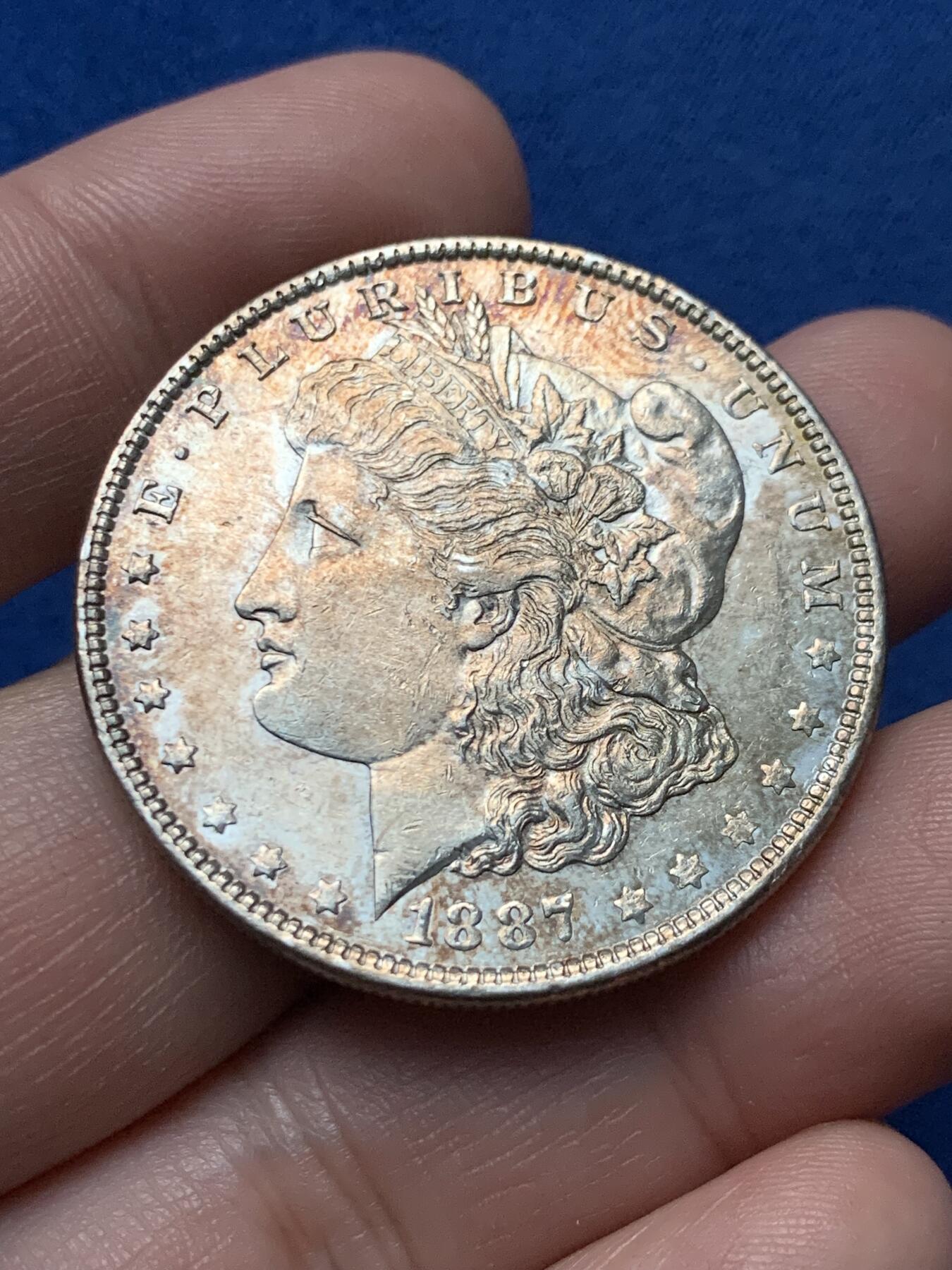 《竞宝斋》第436场 周日，周一2场连拍 （全场包邮） 美国1887年摩根银币 带彩 状态好