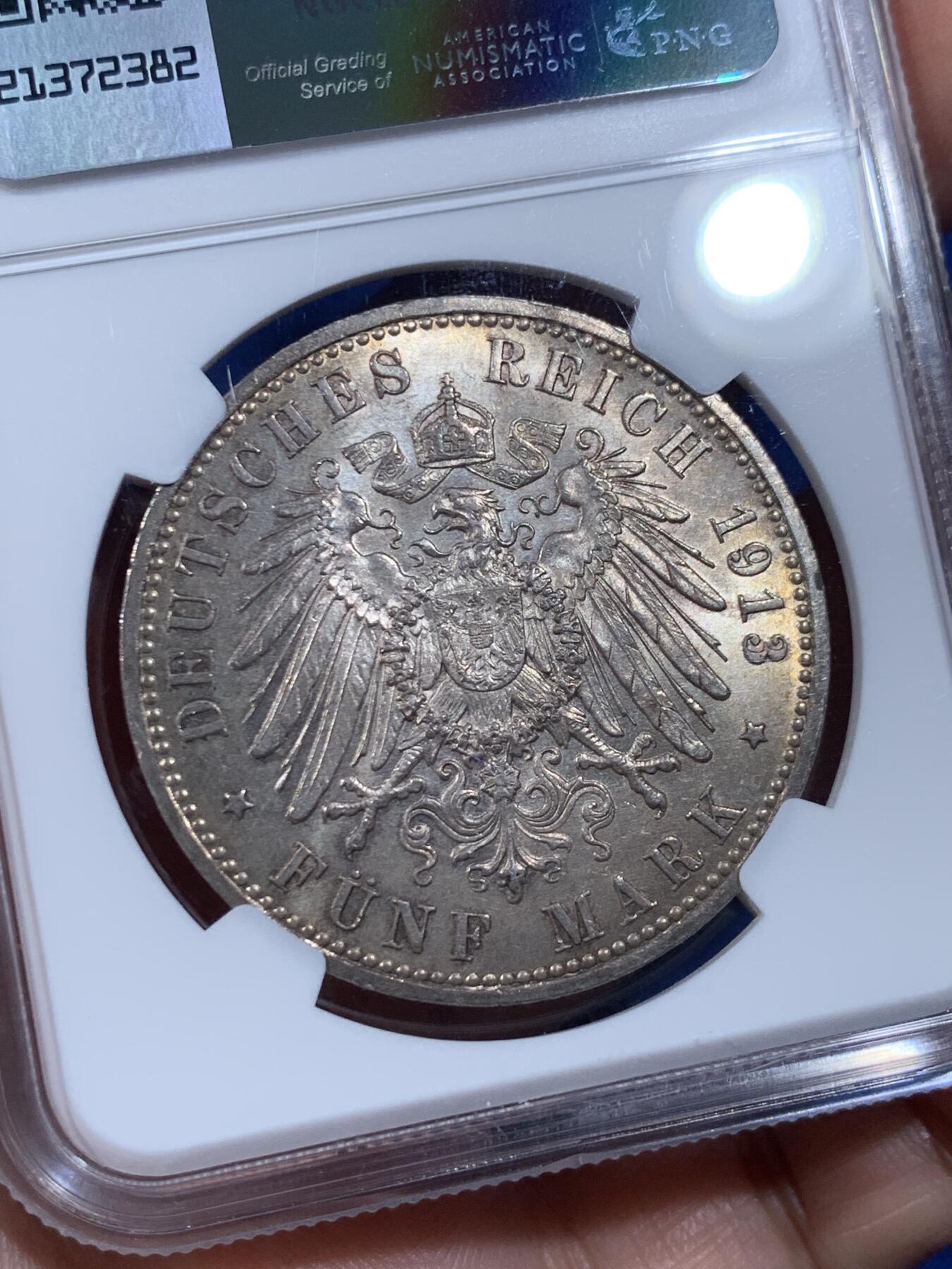 《竞宝斋》第436场 周日，周一2场连拍 （全场包邮） NGC MS63 德国普鲁士1913年威廉二世军装5马克银币 整体黄油包浆