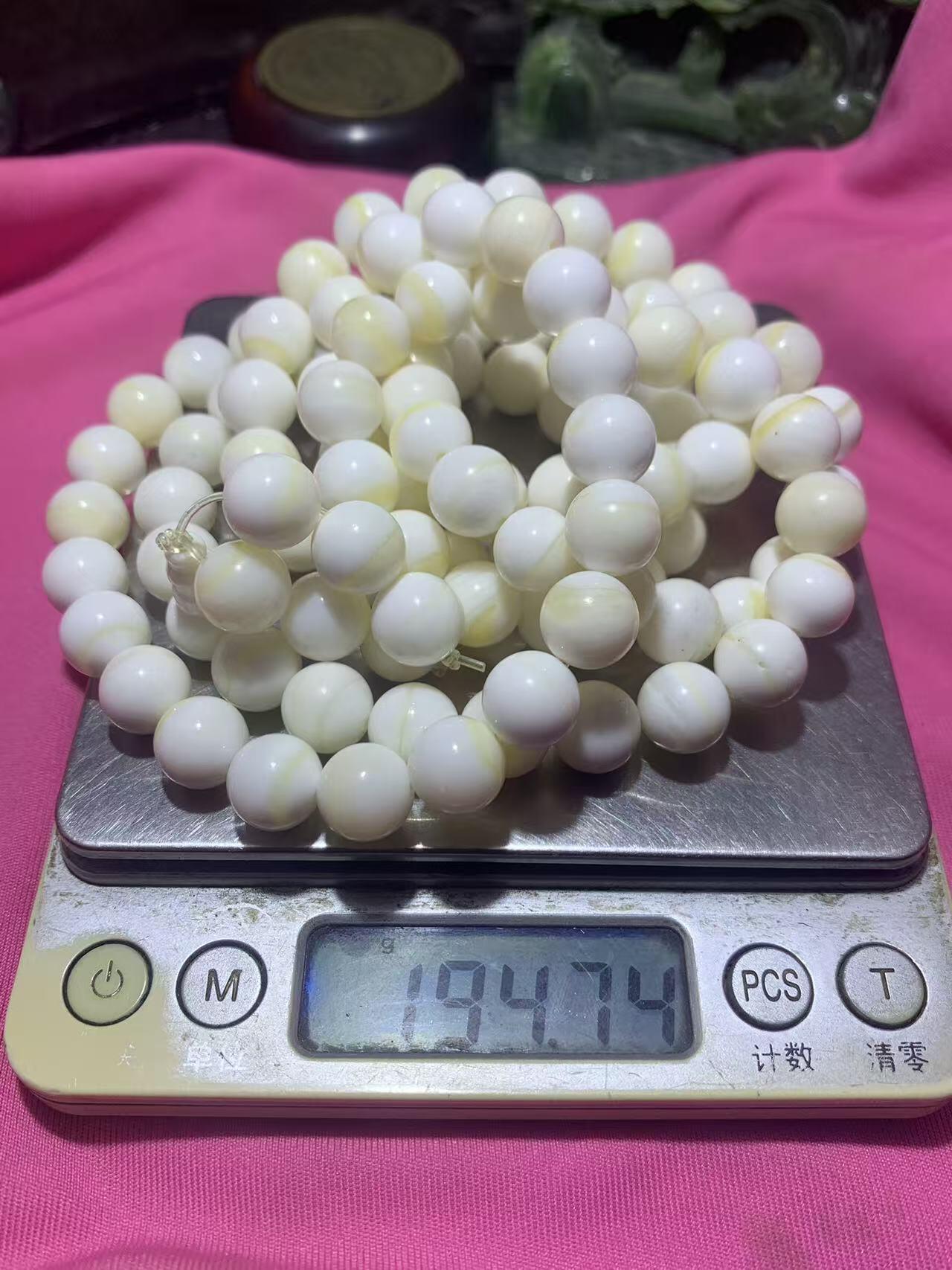 深海奶白飘黄金丝贝化玉108手串一条，