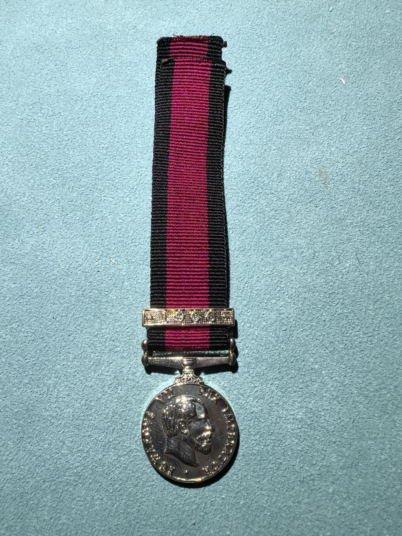 盛世勋华——号角文化勋章邮票专场拍卖第287期 英国纳塔尔叛乱奖章迷你章 带1906条 原章只有2500枚量 英国战役章设计中的精品 授予1906-07期间在南非镇压纳塔尔叛乱的英军