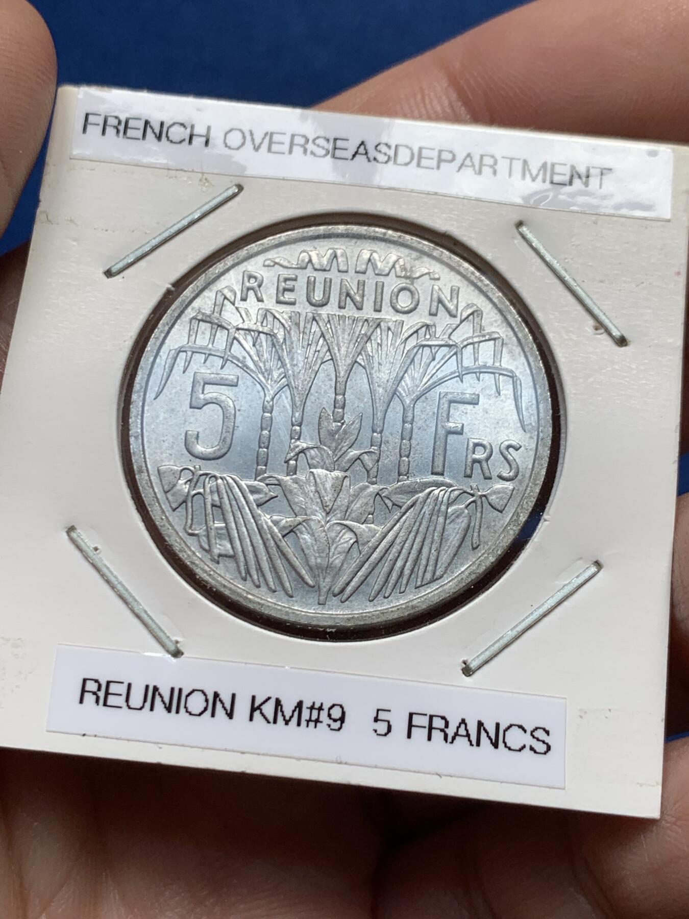 《竞宝斋》第436场 周日，周一2场连拍 （全场包邮） 三枚一组 法属留尼旺1948-55年1、2、5法郎，历七十余年风霜铝币保存不易，这套保存得不错 细节见图