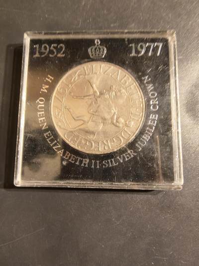 老王徽章第162期 - 英国伊丽莎白二世女王加冕25周年克朗币     原盒     直径38mm