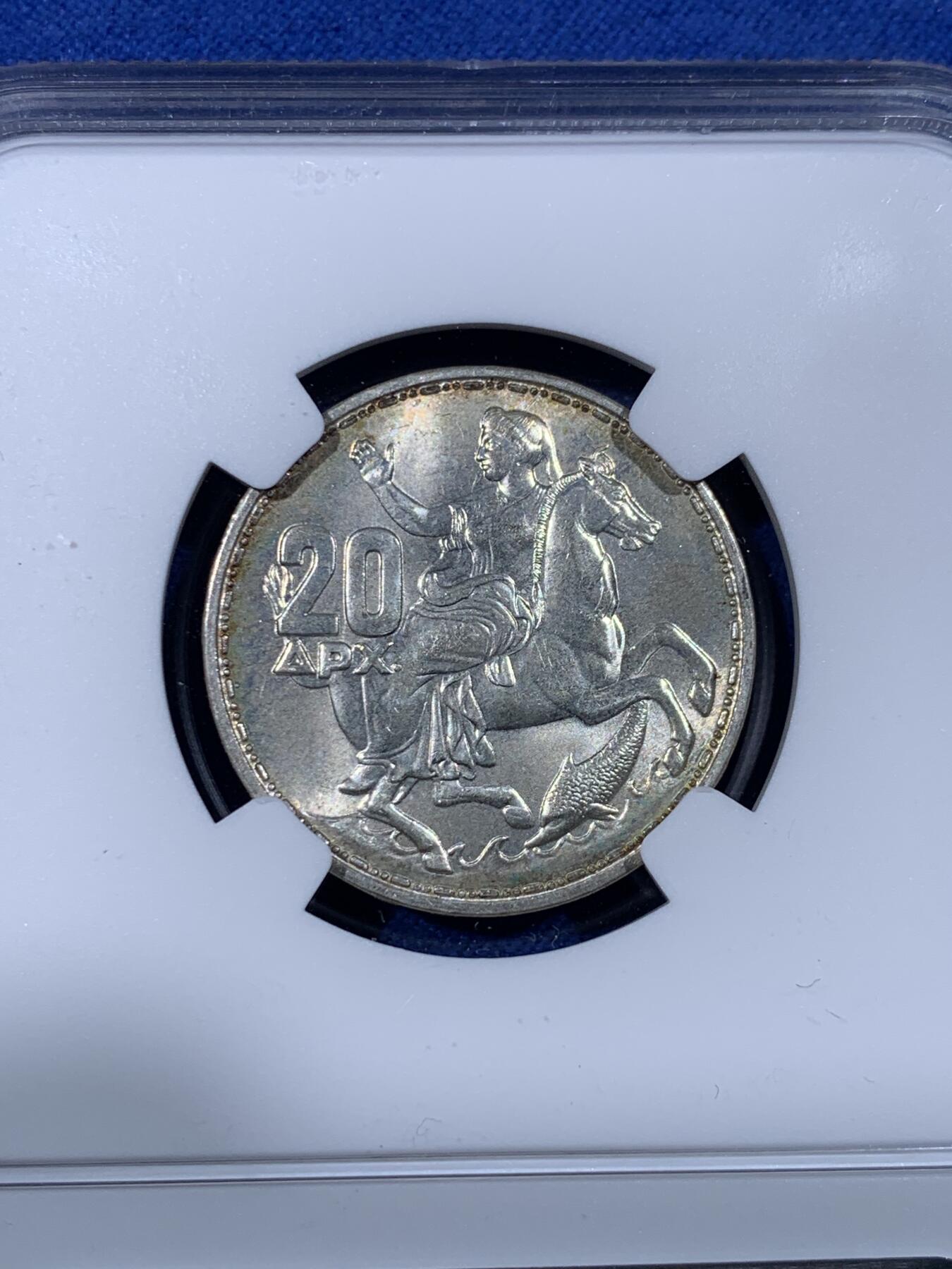 《竞宝斋》第436场 周日，周一2场连拍 （全场包邮） NGC MS65 希腊1960年月亮女神20德拉克马银币，该品种65几乎为上限难以突破，轻微带彩，很不错。