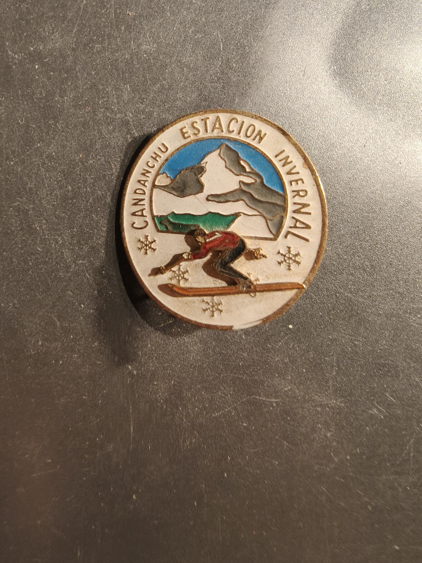 老王徽章第162期  法国坎丹丘冬季滑雪站证章