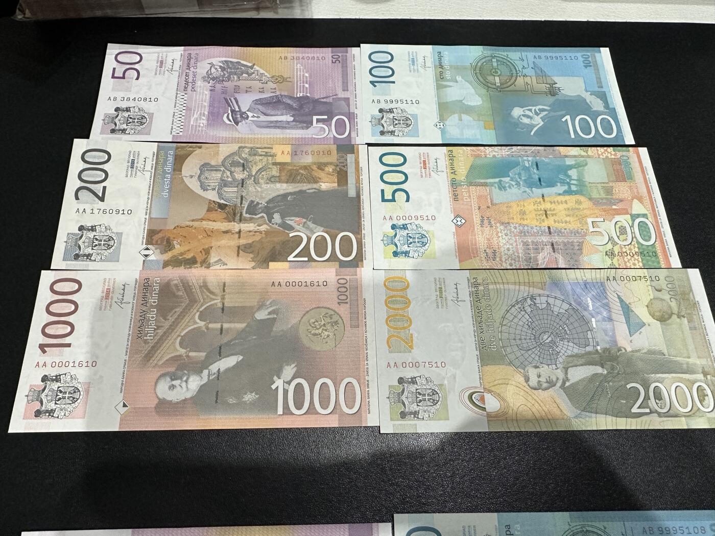 《外钞收藏家》第五百八十三期（精选场）（本期拍品丰富）（本平台长期征集拍品、欢迎藏友们联系合作） 2014年塞尔维亚50-2000第纳尔 六张一起 全新UNC 尾两同10 有千位号 AA冠