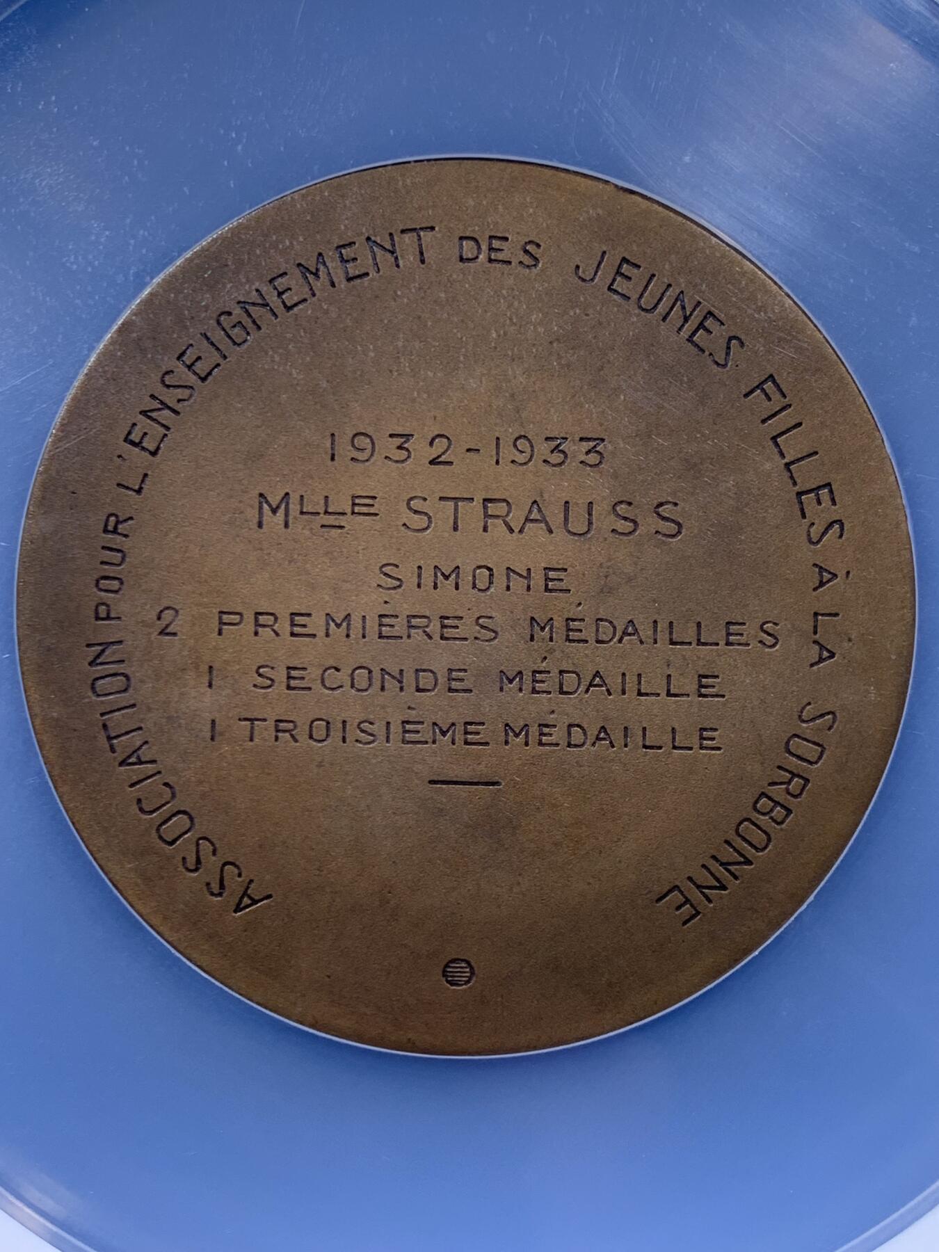 《竞宝斋》第436场 周日，周一2场连拍 （全场包邮） NGC MS63BN 法国索邦大学1933女子教育大铜章，美丽的月桂清凉女神，优雅美好。Pillet大师代表作之一，相传Pillet是以自己的妻子为模特。59mm大规格，大盒封装