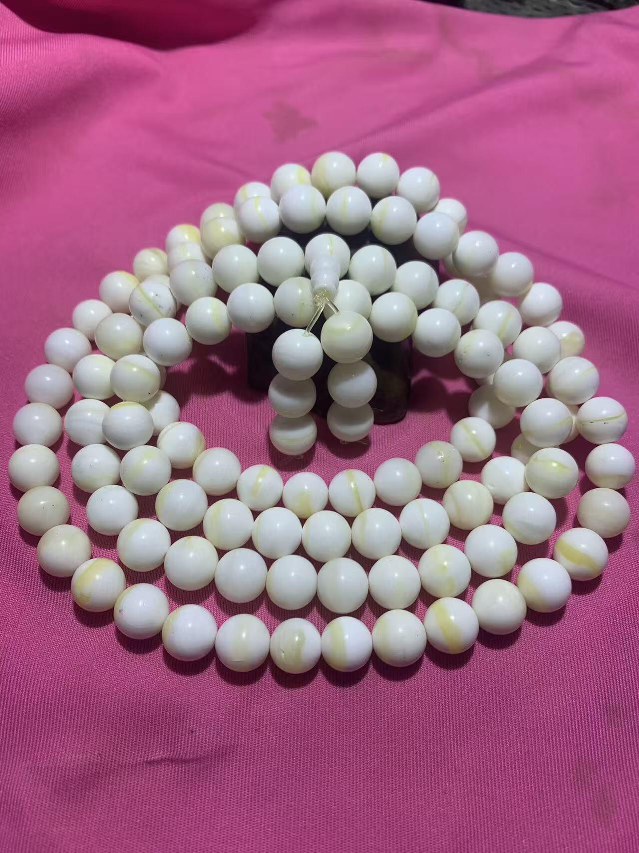 深海奶白飘黄金丝贝化玉108手串一条，