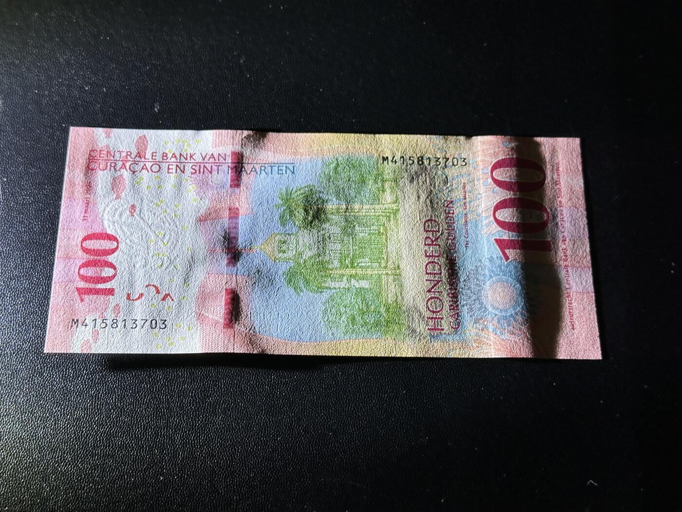 《外钞收藏家》第五百八十三期（精选场）（本期拍品丰富）（本平台长期征集拍品、欢迎藏友们联系合作） 2025年版库拉索和圣马丁100盾 全新UNC 尾703