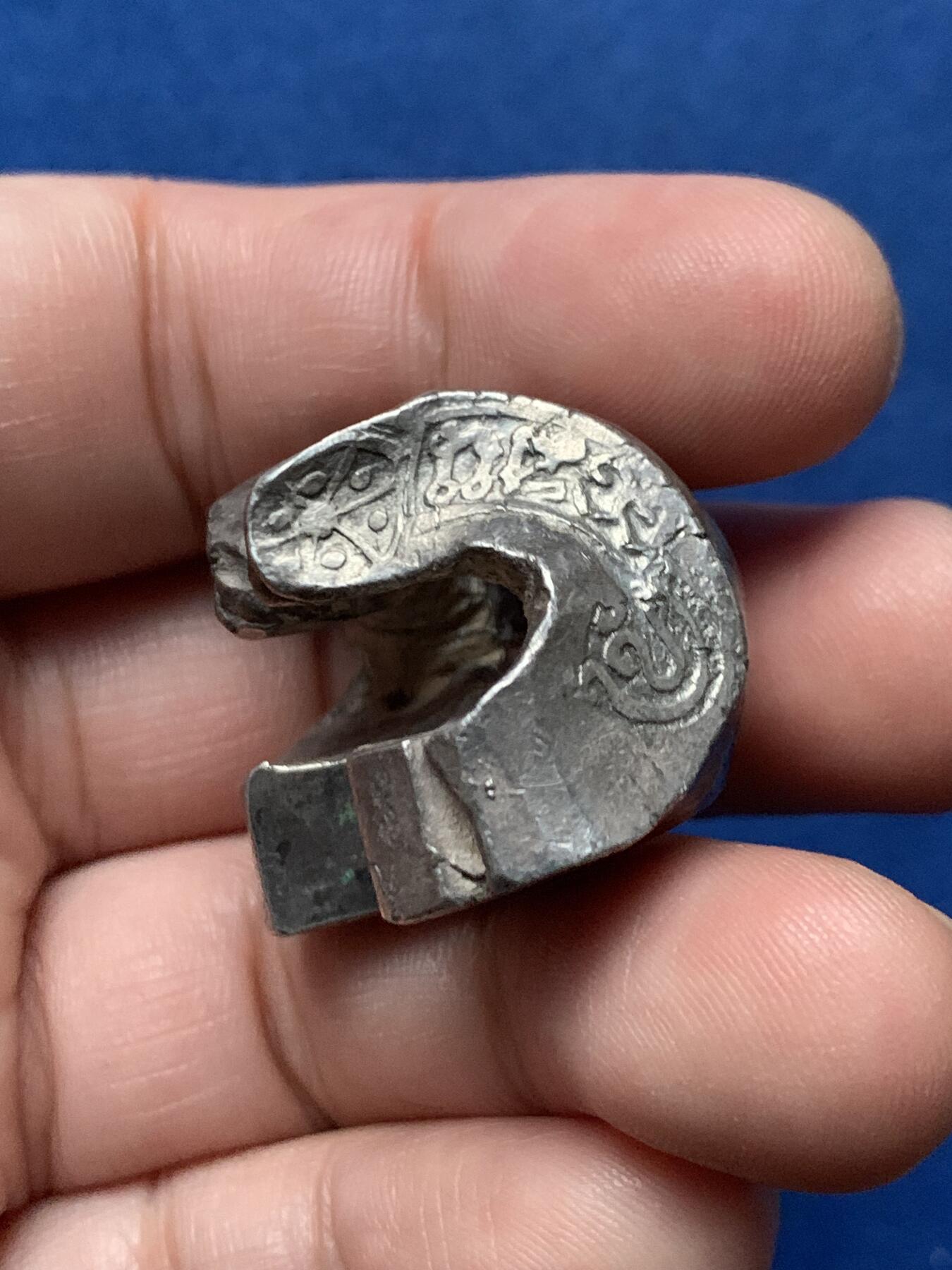 《竞宝斋》第436场 周日，周一2场连拍 （全场包邮） 泰国 兰纳王国银锭一枚 戳记清晰 品相极好 重约61.55克 细节见图