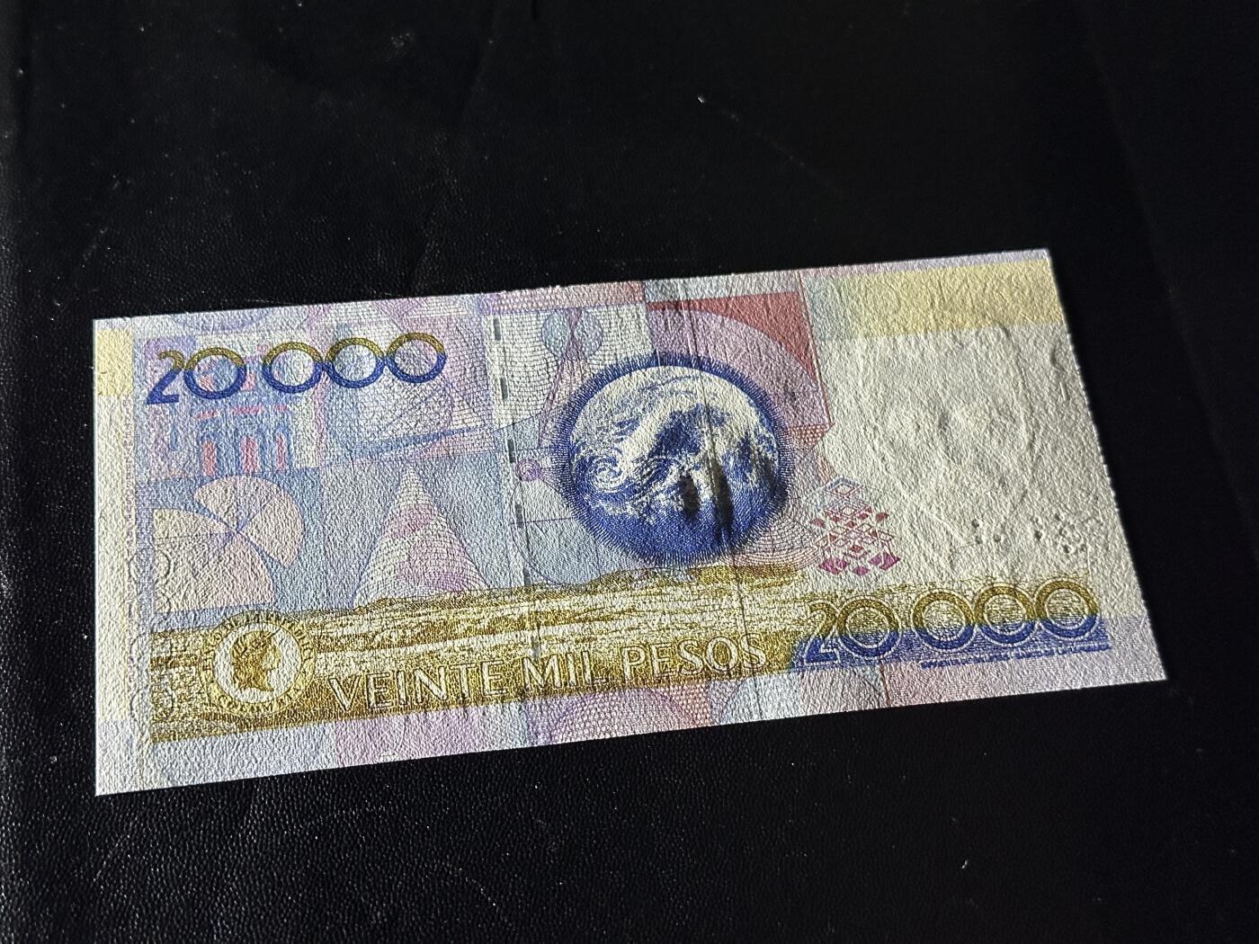 《外钞收藏家》第五百八十三期（精选场）（本期拍品丰富）（本平台长期征集拍品、欢迎藏友们联系合作） 2010年玻利维亚2万比索 全新UNC